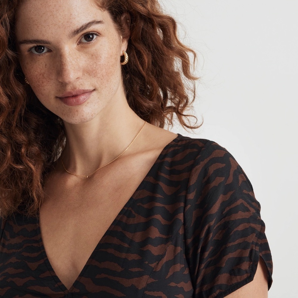 Madewell Abstract Animal Print V-Neck Mini Dress Size 6 | Short Sleeve Textured - Picture 6 of 8